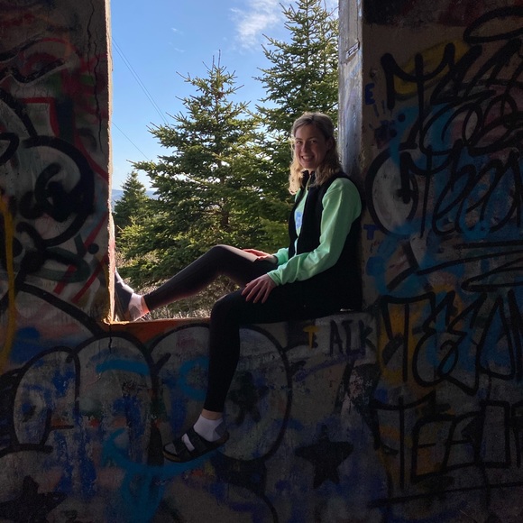 Meet your Posher, Olivia - Picture 1 of 1